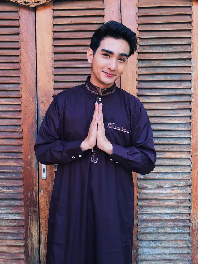 6 Potret Mahdy Reza Pemain Sinetron 'Buku Harian Seorang Istri' Pakai Baju Koko