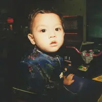 Sudah tidak perlu diragukan lagi ketampanan dari Al Ghazali. Putra Ahmad Dhani dan Maia Estianty ini memang punya wajah yang menggemaskan sejak ia kecil. (Foto: instagram.com/alghazali7)