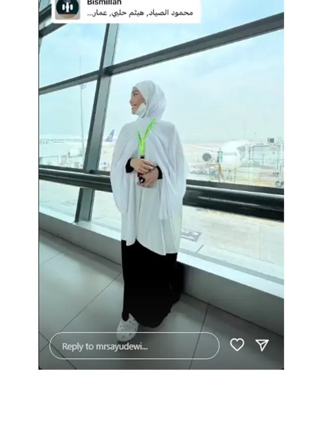8 Momen Ayu Dewi dan Regi Datau Jalani Umroh, Penampilan Bercadar Jadi Sorotan