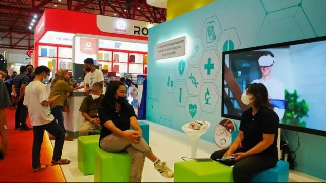 Vaksinasi COVID-19 Kemenkes di Jakarta Fair 2022
