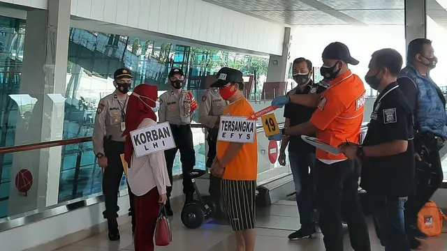 Polresta Bandara Internasional Soekarno Hatta menggelar rekontruksi kasus pelecehan seksual, pemerasan dan penipuan di Bandara Soetta