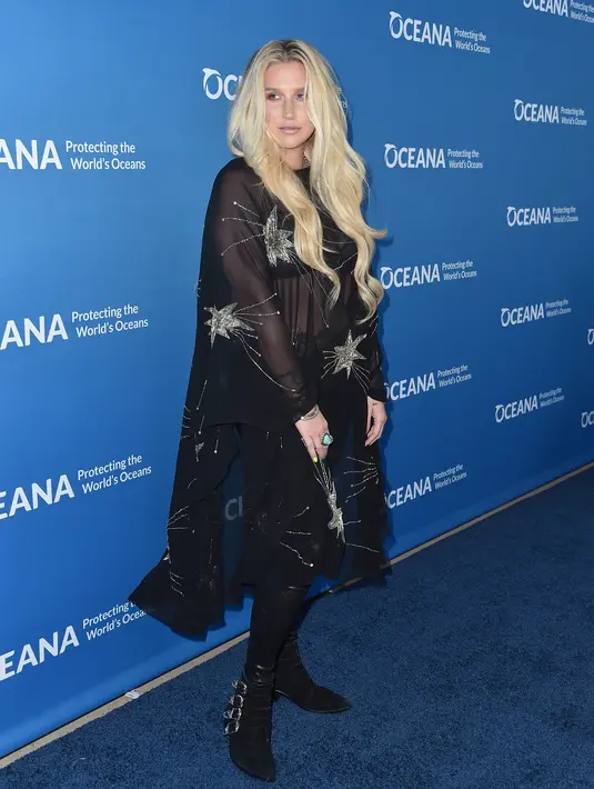 Kesha memang menceritakan keanehannya setelah dirinya menyanyikan lagu yang bertajuk 'Tik Tok'. Pasalnya, lagu tersebut menjadi seram dan mistis ketika berada di rumah Kesha. Tak khayal, dirinya kerap mengundang temannya untuk menginap. (AFP/Bintang.com)