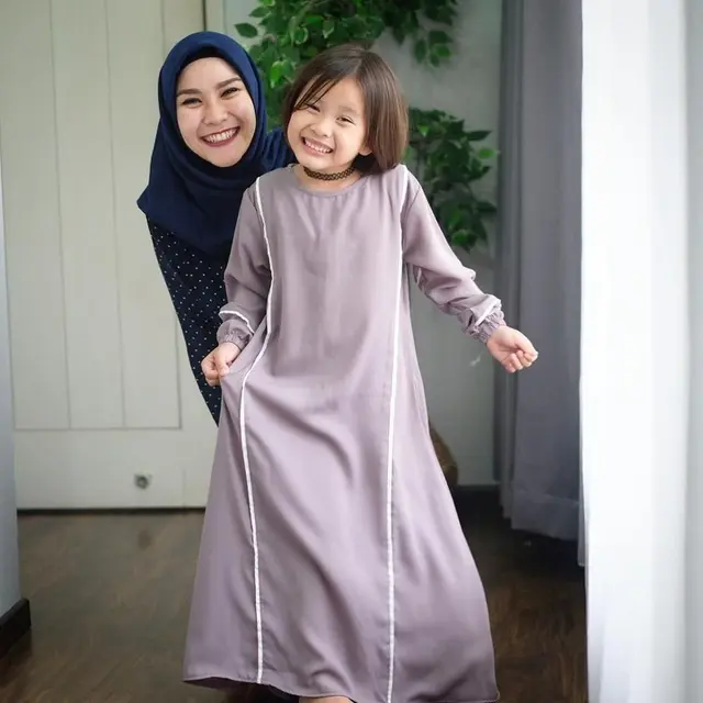 Inspirasi gamis lebaran anak 2025 (credit: instagram/zaskiadyamecca)