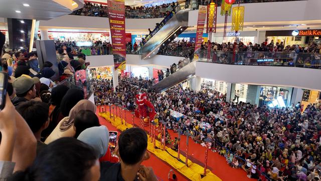 Serbu Pertunjukan Barongsai, 34 Ribu Pengunjung Padati Mal Ciputra Tiap Harinya