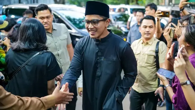 6 Gaya Soleh Kaesang Pangarep dengan Sneakers Rp500ribuan, Jadi Omongan Warganet Saat Dengarkan Pengumuman Pilpres 2024