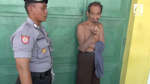 Petugas gabungan di kabupaten Jombang, Jawa Timur, melakukan razia terhadap orang gila yang berkeliaran dan meresahkan masyarakat.