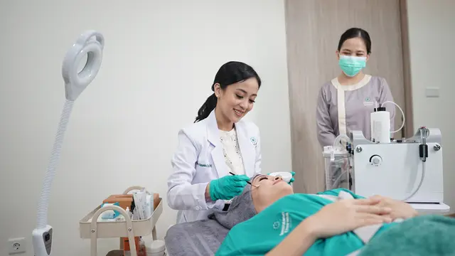 Memilih Skincare dan Treatment Wajah yang Aman Untuk Orang dengan Penyakit Autoimun Kulit