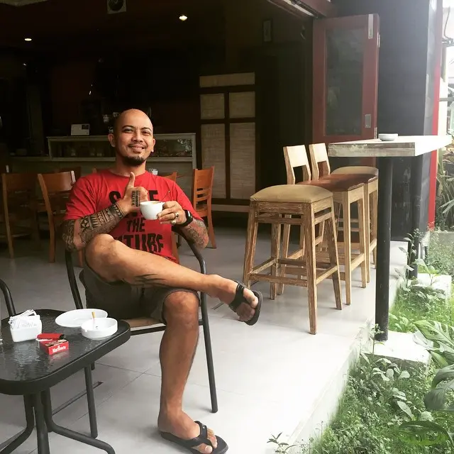 Lama Tak Terdengar Kabarnya, Ini 6 Potret Terbaru Derek Big Brother yang Makin Macho