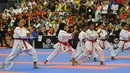Sejumlah karateka cilik memeriahkan pembukaan WKF World Junior, Cadet and U-21 Championship 2015 di ICE Serpong, Banten, Kamis (12/11/2015). 1.425 peserta dari 91 negara berlaga di ajang ini. (Liputan6.com/Helmi Fithriansyah)