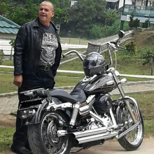 Genap 66 Tahun, Ini 6 Potret Transformasi Barry Prima yang Masih Aktif Berkarya