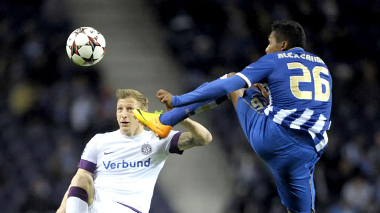 alex-sandro-131219b.jpg