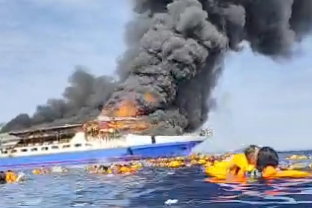 Kapal Motor Barcelona 5 terbakar di perairan Pulau Talise