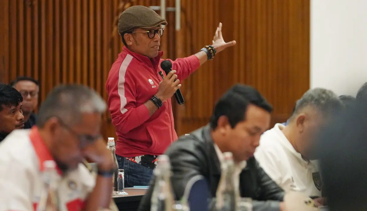 Peserta dari Asosiasi Provinsi (Asprov) PSSI memberikan masukan saat menghadiri acara sarasehan dengan PSSI yang berlangsung di Jakarta, Minggu (19/3/2023). (Dok. PSSI)