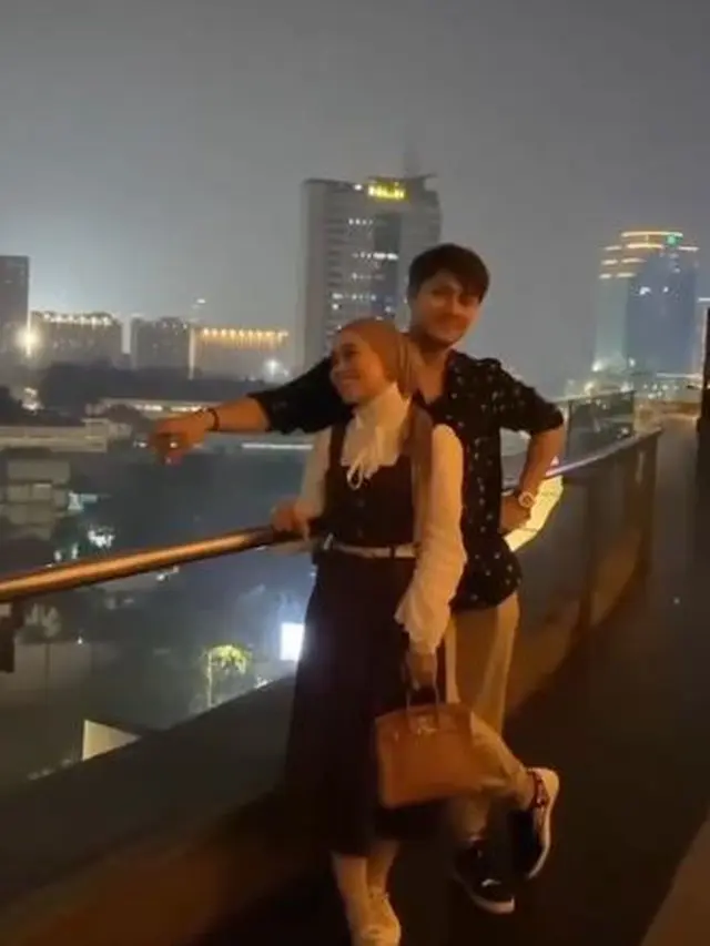 6 Momen Lesty Kejora dan Rizky Billar Dinner Mewah, Romantis