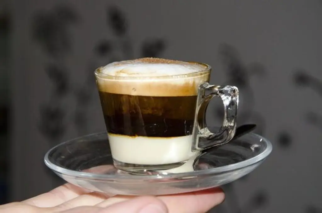 Kopi espresso dengan kombinasi susu. (Sumber foto: tripadvisor.com)