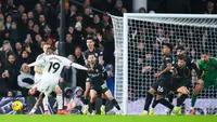 Pertandingan ini berlangsung sengit sejak kick-off dan ditutup dengan serangan gencar tuan rumah menjelang akhir laga. (Bradley Collyer/PA via AP)