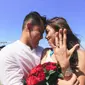 Melanie Putria dilamar kekasihnya, Aldico Sapardan, di atas helikopter (https://www.instagram.com/p/CStePo1lsT3/)