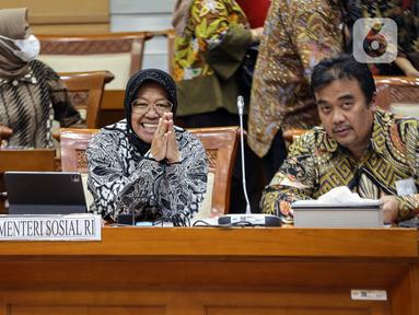 Menteri Sosial Tri Rismaharini hadir dalam rapat kerja dengan Komisi VIII DPR di Kompleks Parlemen, Senayan, Jakarta, Selasa (28/3/2023). (Liputan6.com/Faizal Fanani)