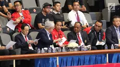 Presiden RI, Joko Widodo atau Jokowi (tengah depan) menyaksikan langsung partai puncak Taekwondo Women Individual Poomsae di Jakarta Convention Center, Minggu (19/8). (Liputan6.com/Helmi Fithriansyah)