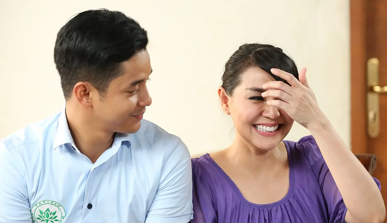 "Ceritanya bagus, berbeda menurut saya. Kan sinetron sekarang hanya percintaan saja, kalau ini cerita ada percintaan, komedi ada. Pokoknya asiklah buat ditonton. Main horor komedi tantangan," tutur Tessa. (Bambang E. Ros/Bintang.com)