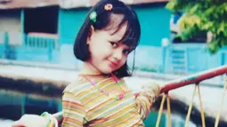 Perempuan 26 Mei 1993 ini sudah percaya diri bergaya sedari kecil. Ia pandai berpose dan tidak takut akan kamera. Percaya dirinya Cut Meyriska ini menjadi cikal bakal bagus buat dirinya yang terbiasa bergaya di depan kamera. (Liputan6.com/IG/cutratumeyriska)