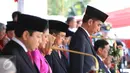 Presiden Jokowi mengheningkan cipta saat Upacara Peringatan Detik-detik Proklamasi 17 Agustus di halaman Istana Merdeka, Jakarta, Senin (17/8/2015). (Liputan6.com/Faizal Fanani)
