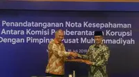PP Muhammadiyah dan KPK RI menandatangani MoU pencegahan tindak korupsi di Kantor PP Muhammadiyah Yogyakarta, Kamis (18/7/2019). (Liputan6.com/ Switzy Sabandar)
