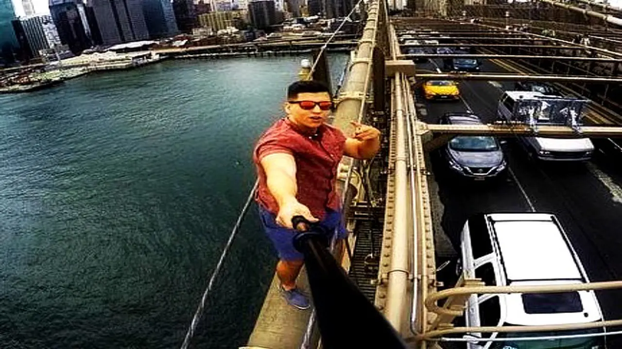 Selfie di Atas Jembatan Brooklyn, Keamanan Jembatan Dipertanyakan