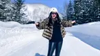 Berlibur ke daerah bersalju dengan udara yang dingin, Syahrini pun memilih untuk mengenakan mantel bulu yang tebal. Meski demikian, wanita kelahiran 1 Agustus 1982 ini tetap nampak stylish. (Liputan6.com/IG/princessyahrini)