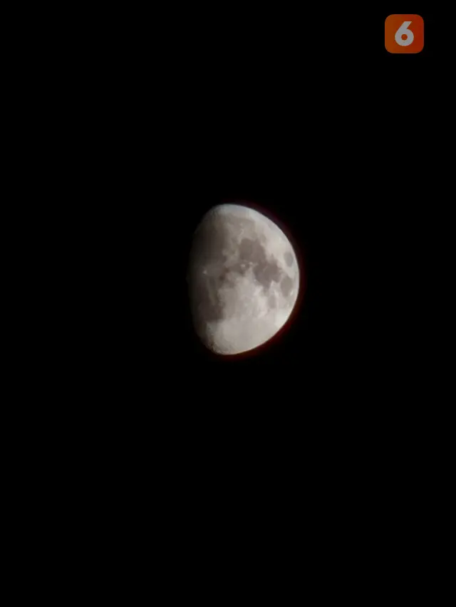 Hasil foto bulan dengan fitur zoom di Samsung Galaxy Z Fold5 (Liputan6.com/Giovani Dio Prasasti)