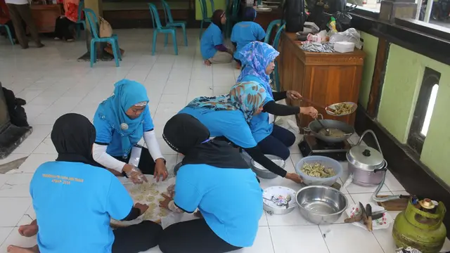 Pelatihan pengolahan ikan di Desa Ujungmanik, Kawunganten, Cilacap, Jawa Tengah. (Foto: Liputan6.com/Muhamad Ridlo)
