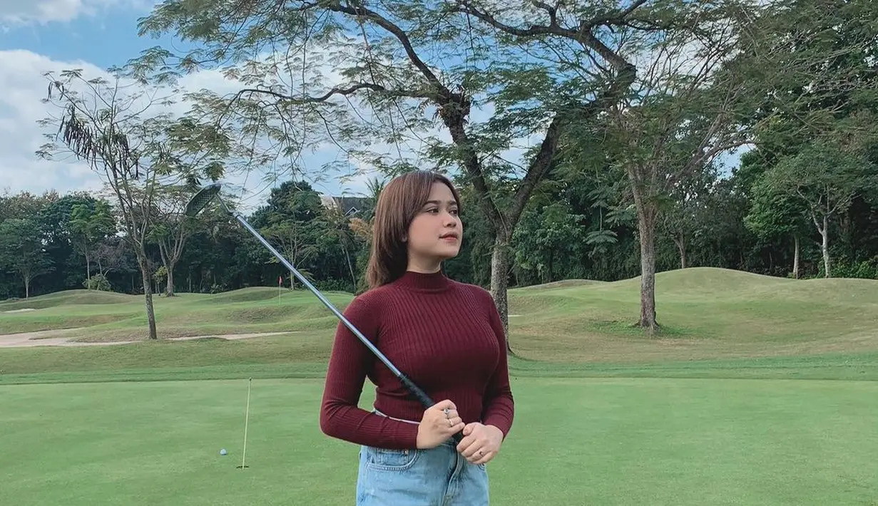 Meskipun ada tuduhan hamil dari netizen, Jodie mengaku lebih kesal pada dirinya sendiri karena kenaikan berat badannya. Ia juga meminta saran untuk menurunkan berat badan dalam kolom caption. (Liputan6.com/IG/brisiajodie96)