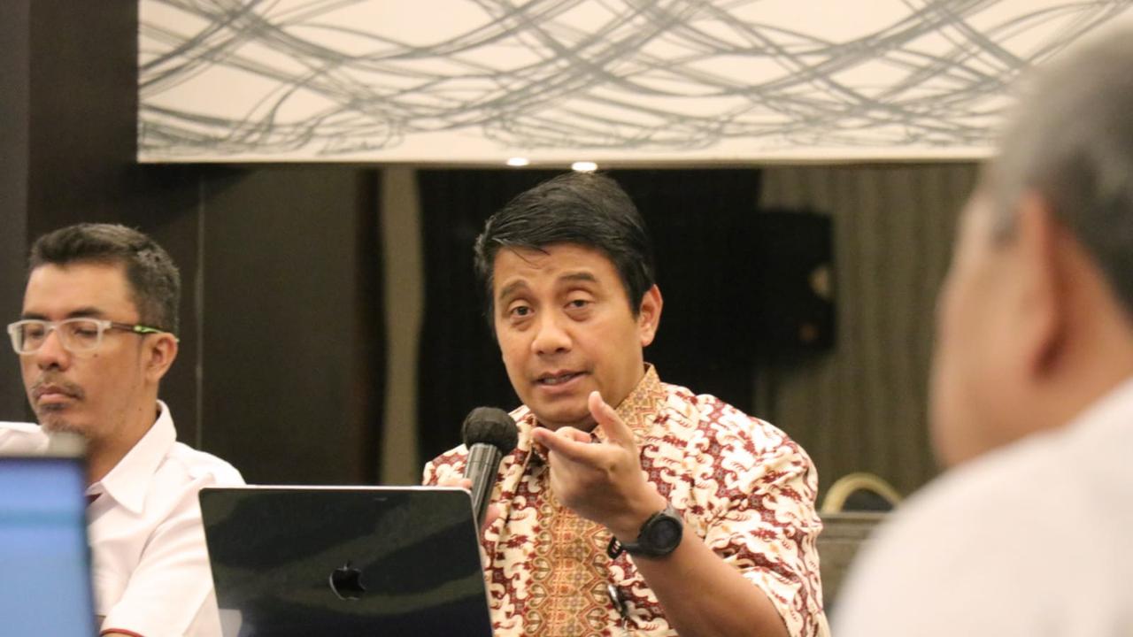 Asisten Deputi Infrastruktur Pengembangan Wilayah, Kementerian Koordinator Bidang Kemaritiman dan Investasi (Asdep IPW Kemenko Marves) Djoko Hartoyo dalam rapat koordinasi yang membahas penganggaran untuk pelaksanaan proyek atau program P1.