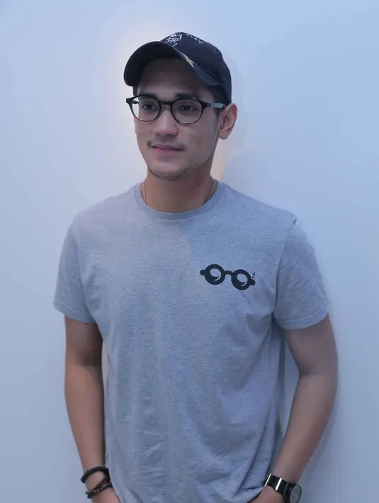 Afgan berharap kariernya didunia musik dapat berjalan terus dan makin bersinar. Dirinya pun turut bangga dapat didapuk menjadi pengisi soundtrack film di Indonesia. (Andy Masela/Bintang.com)