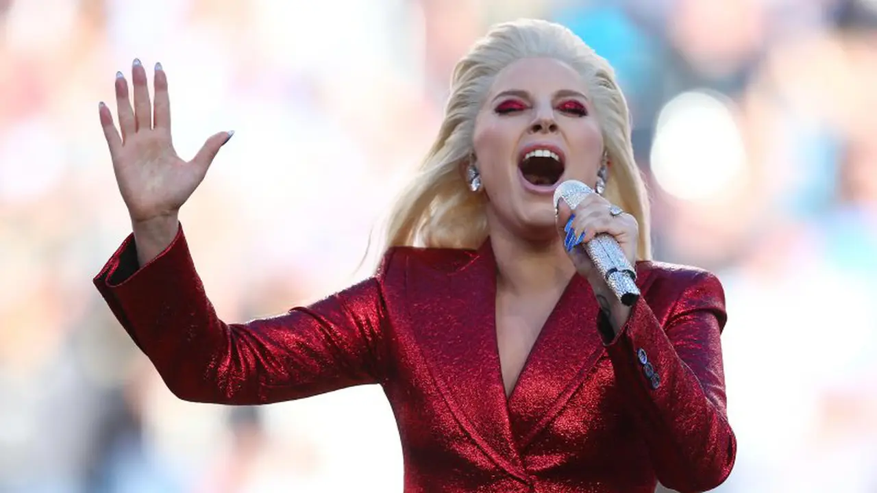 Busana dan Penampilan Lady Gaga di Superbowl Bikin Merinding