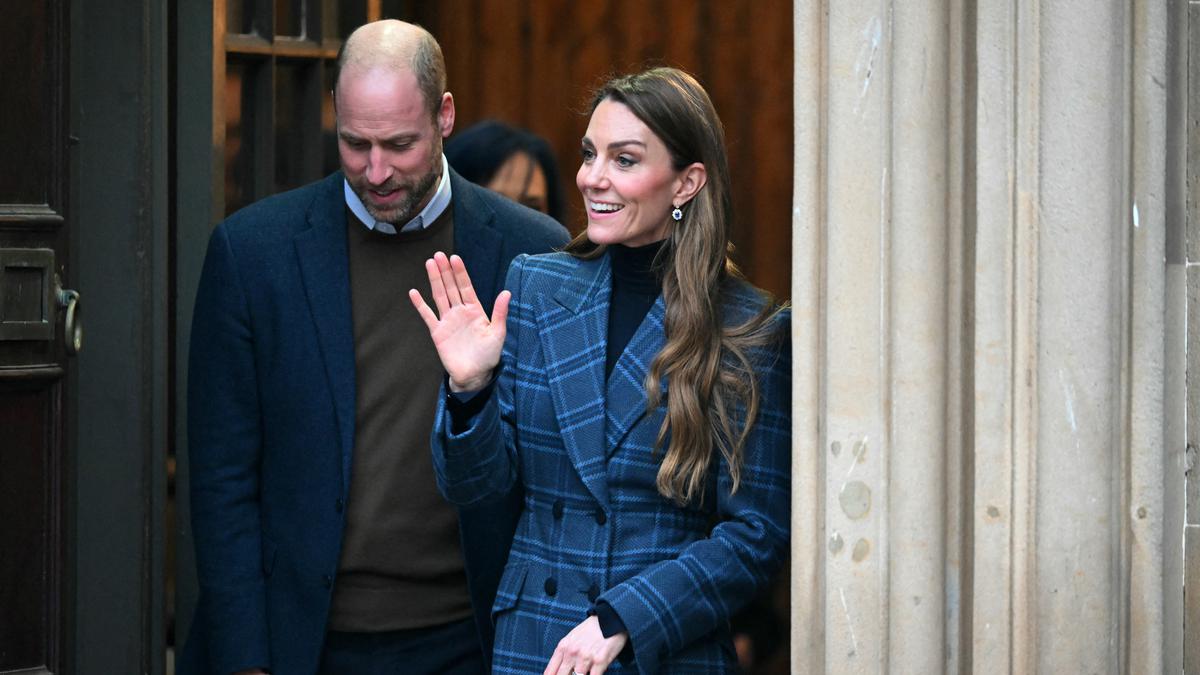Inspirasi Padu-padan Mantel Tartan ala Kate Middleton, Butuh Trik agar Tetap Slay