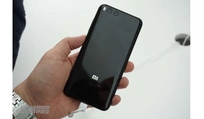 Penampakan Xiaomi Mi 6 dalam balutan warna hitam (Sumber: Gizmochina)