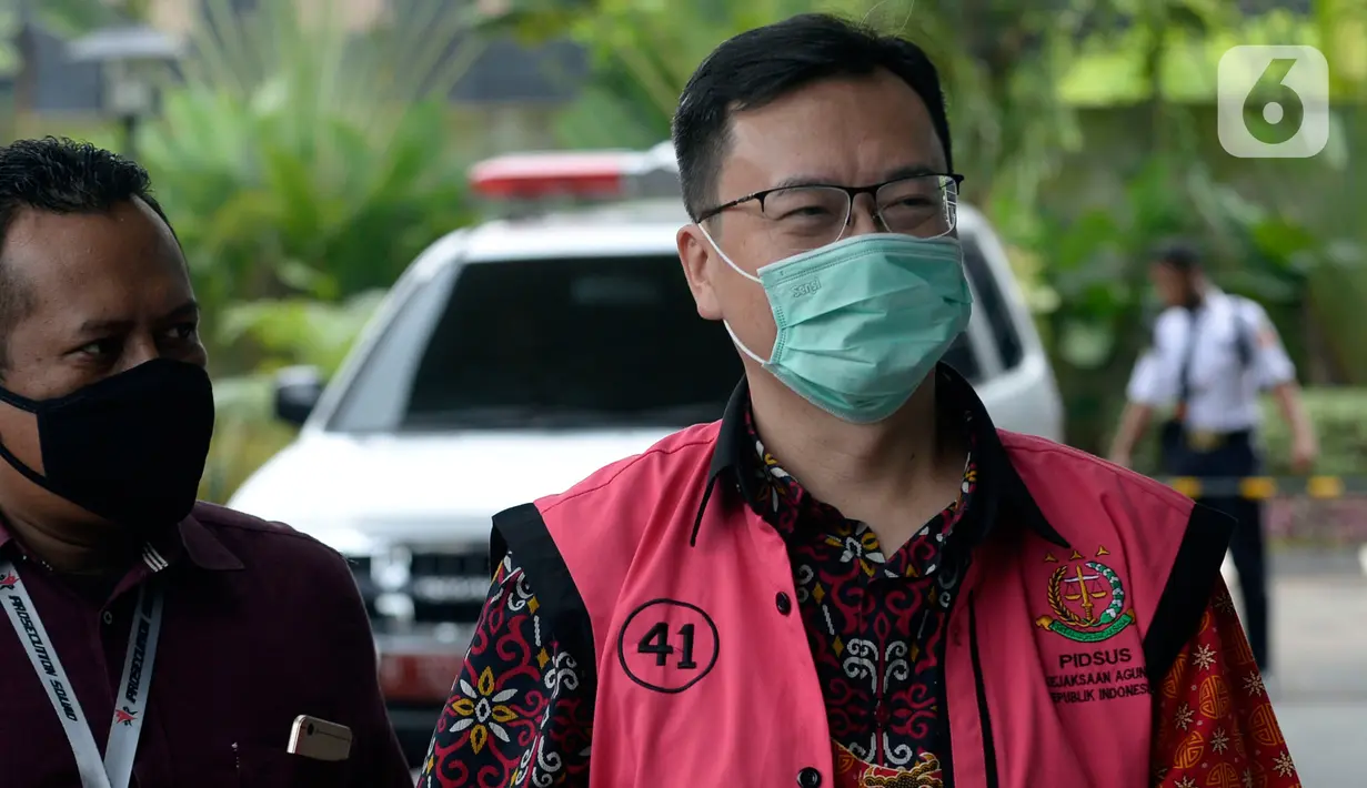 Komisaris PT Hanson International Tbk (MYRX), Benny Tjokrosaputro akan menjalani pemeriksaan di Gedung KPK, Jakarta, Kamis (19/3/2020). Benny diperiksa sebagai tersangka kasus  korupsi di PT Asuransi Jiwasraya (Persero) diperkirakan kerugian negara mencapai Rp 13,7 triliun. (merdeka.com/Dwi Narwoko)