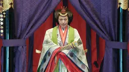Permaisuri Masako saat menghadiri upacara penobatan Kaisar Naruhito di Istana Kekaisaran, Tokyo, Jepang, Selasa (22/10/2019). Naruhito resmi menjadi Kaisar Jepang setelah melalui ritual penobatan. (Pool via AP)