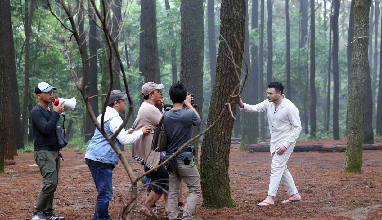 Ini bukan kali pertama Ridho Rhoma mengandeng sutradara Rizal Mantovani. Sebelumnya, pernah digandeng dalam penggarapan video klip untuk soundtrack Bulan Terbelah di Langit Eropa. (Nurwahyunan/Bintang.com)