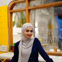 "Ini adalah perjalanan hijrahku yang tak mudah dan aku hanya manusia biasa yang ingin terus memperbaiki diri,"tulis jenitajanet dalam sebuah unggahannya.  [Instagram/jenitajanet]