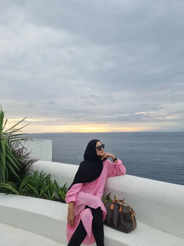 Mantan istri Ibnu Jamil, terlihat makin cantik setelah memutuskan berhijab