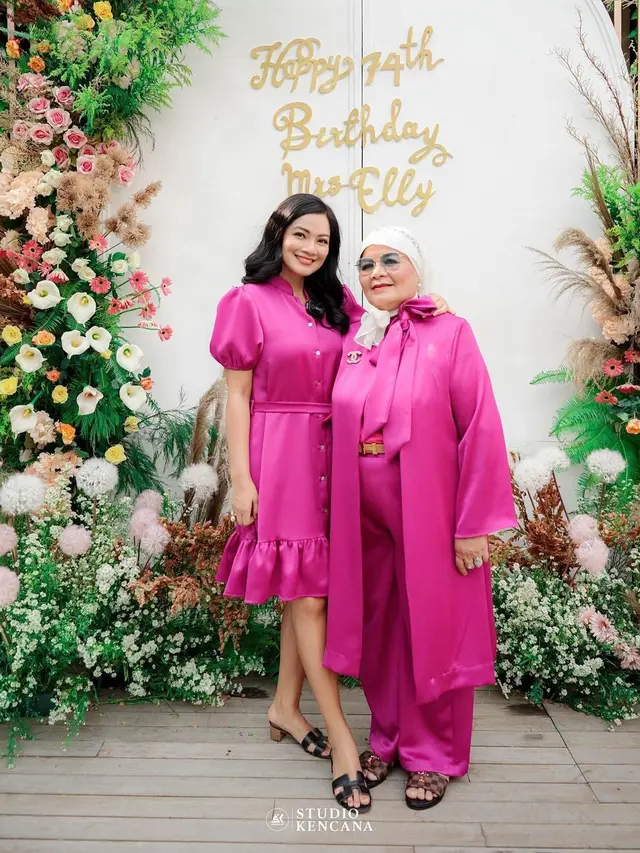 7 Momen Kebersamaan Titi Kamal dan Ibunda, Penuh Kehangatan