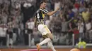 Bek Juventus Federico Gatti berselebrasi setelah mencetak gol pertama untuk timnya ke gawang Torino pada giornata ke-8 Liga Italia 2023/2024 di Allianz Stadium, Sabtu (7/10/2023). (Fabio Ferrari/LaPresse via AP)