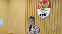 Plt Komisioner KPK, Johan Budi SP usai konferensi pers di Gedung KPK, Jakarta, Jumat (10/4/2015). KPK menangkap anggota Komisi IV DPR dari Fraksi PDI Perjuangan, Adriansyah di Swiss Belhotel Bali. (Liputan6.com/Herman Zakharia)