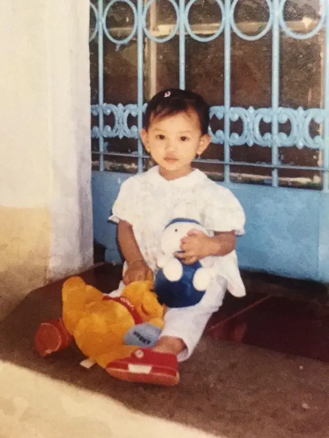 6 Foto Lawas Dinan Fajrina Istri Doni Salmanan, Curi Perhatian