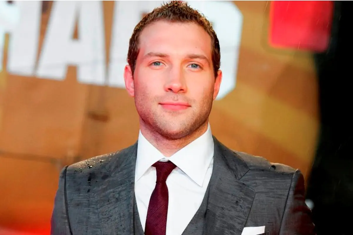 [Bintang] Jai Courtney