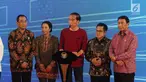 Presiden Joko Widodo atau Jokowi didampingi tiga menteri serta Ketua Umum Partai Kebangkitan Bangsa (PKB) Muhaimin Iskandar saat meresmikan Stasiun Bandara Soekarno-Hatta (2/1). (Liputan6.com/Pool)