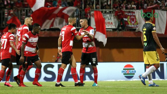 Duel Madura United vs Badak Lampung di Stadion Gelora Madura, Pamekasan, Sabtu (27/7/2019). (Bola.com/Aditya Wany)