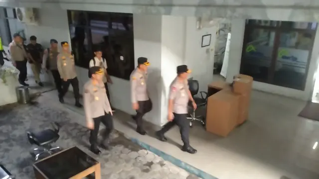 Kapolda Jatim Irjen Pol Nanang Avianto datang langsung ke Pelabuhan Ketapang tinjau proses pencarian korban tenggelamnya KMP Tunu Pratama Jaya (Istimewa)